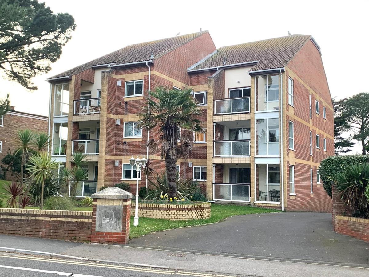 Top Floor Sandbanks Apartment With Free Parking Just Minutes From The Beach And Bars Canford Cliffs Eksteriør bilde