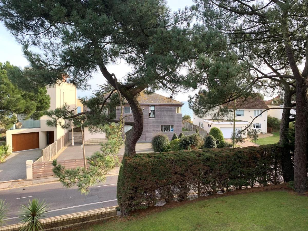 Top Floor Sandbanks Apartment With Free Parking Just Minutes From The Beach And Bars Canford Cliffs Eksteriør bilde