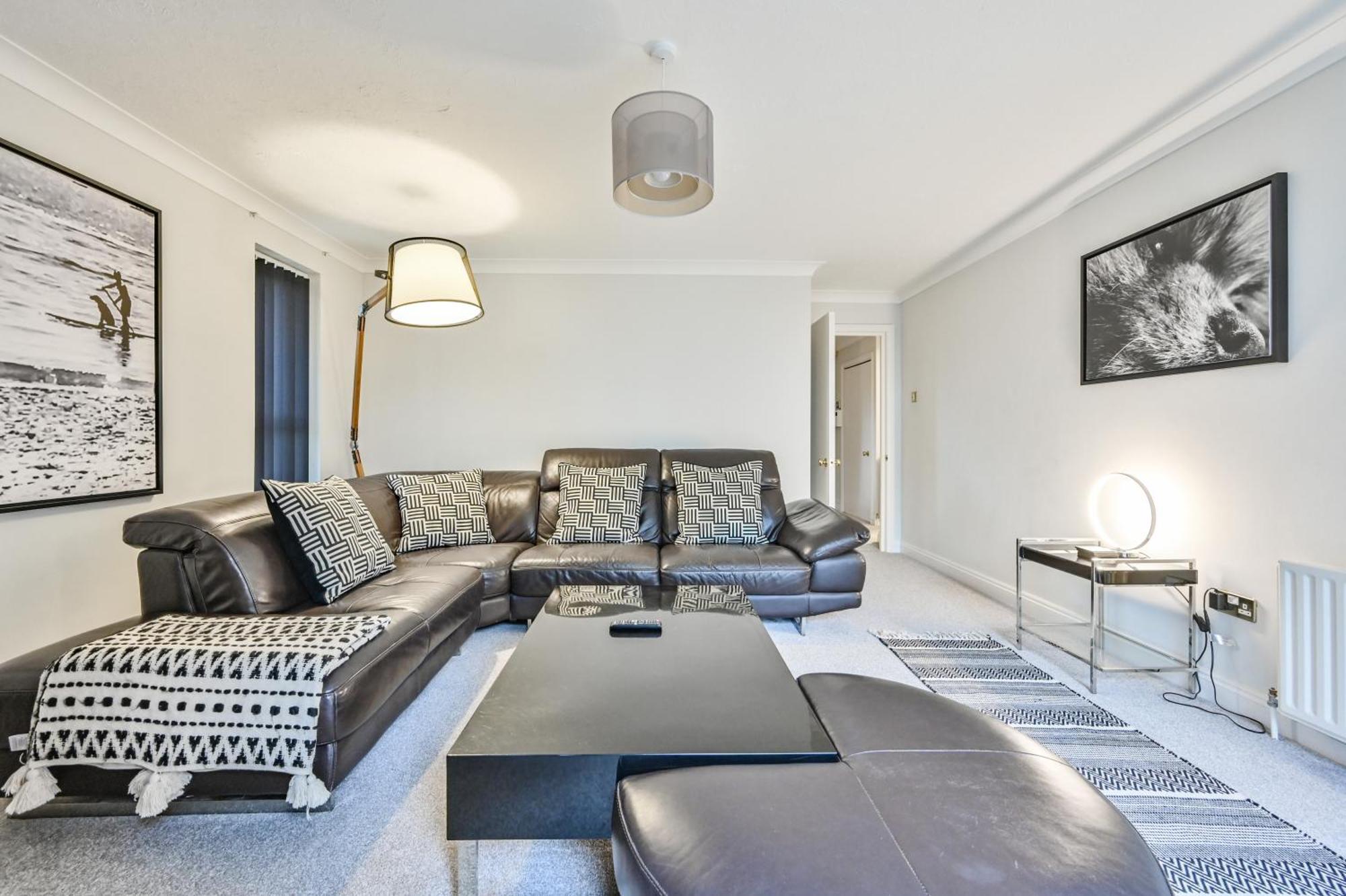 Top Floor Sandbanks Apartment With Free Parking Just Minutes From The Beach And Bars Canford Cliffs Eksteriør bilde