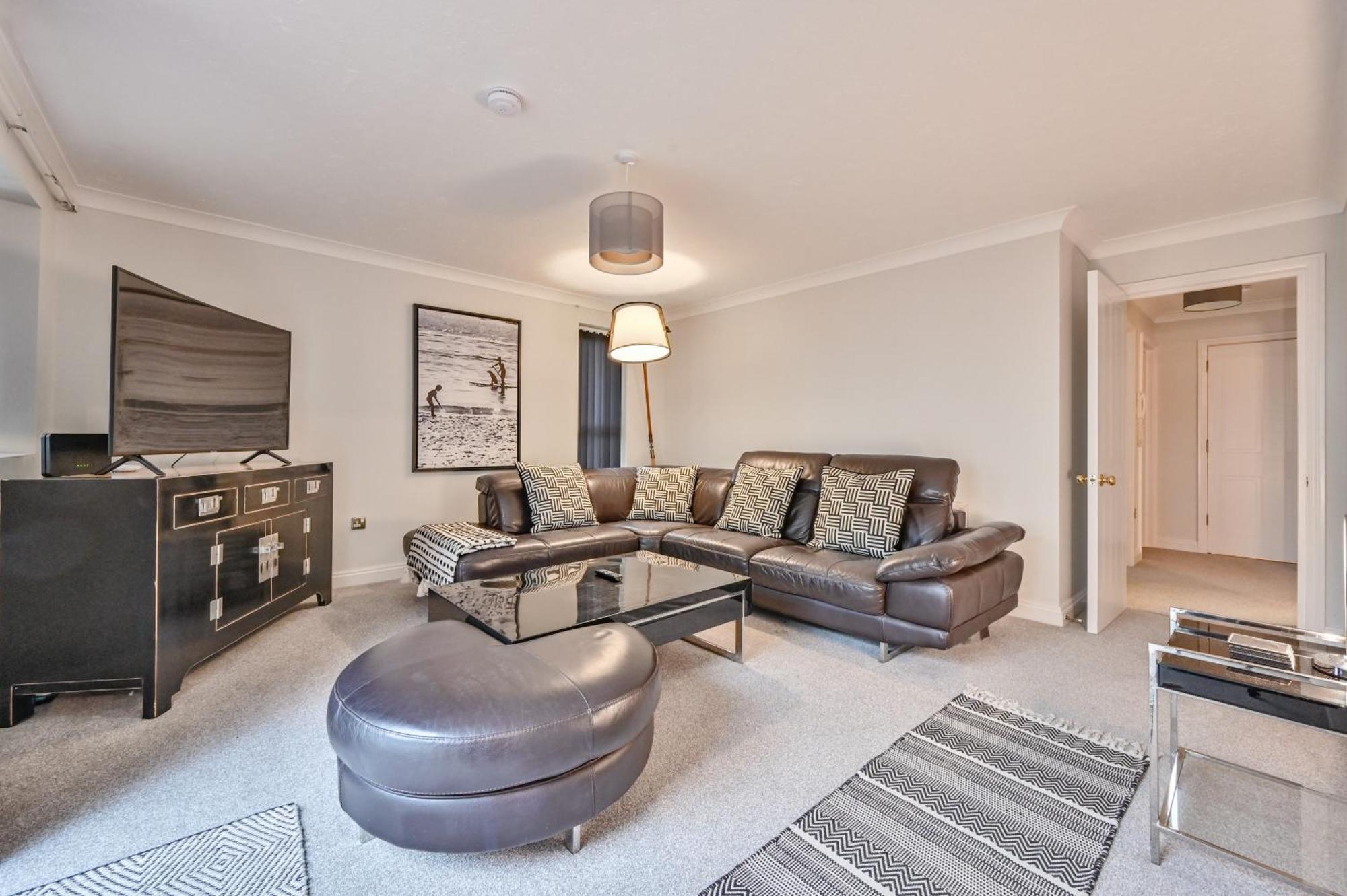 Top Floor Sandbanks Apartment With Free Parking Just Minutes From The Beach And Bars Canford Cliffs Eksteriør bilde